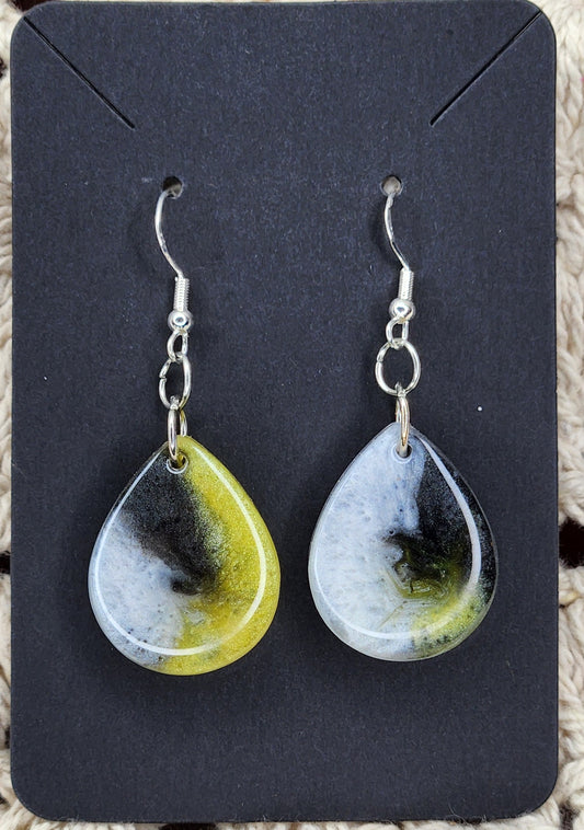 White/Black/Yellow Medium Teardrop